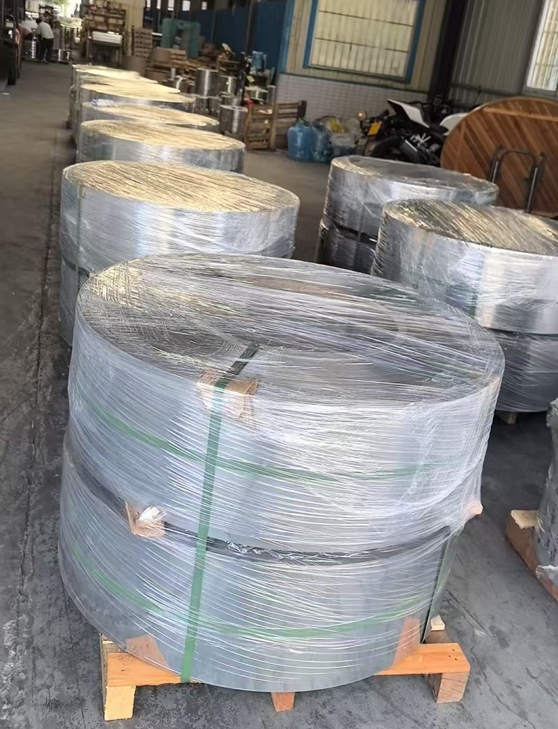 Etibarlı Zavod Göndərmə Tamamlandı: Forkliftlə Yükləmə Xaricə Təhlükəsiz və Sürətli Çatdırılma təmin edir