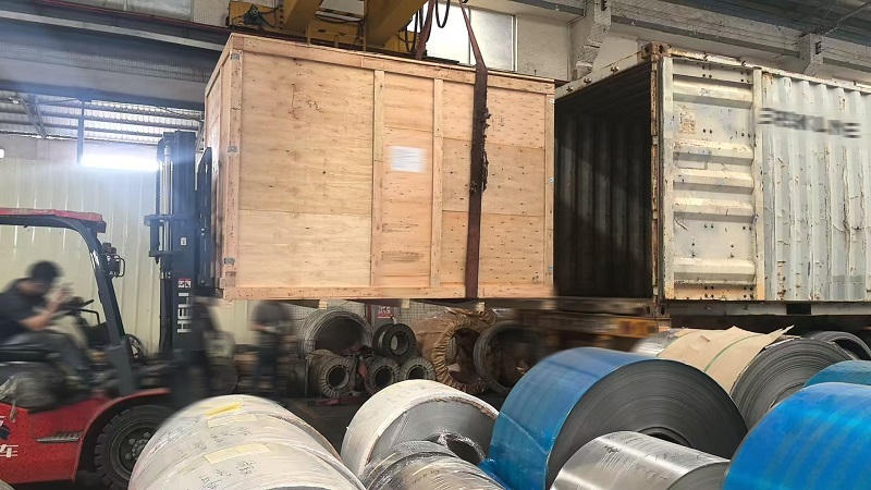 Zavod Göndərmə Yeniləmə: Forkliftlə Yükləmə və Təhlükəsiz Çatdırılma
